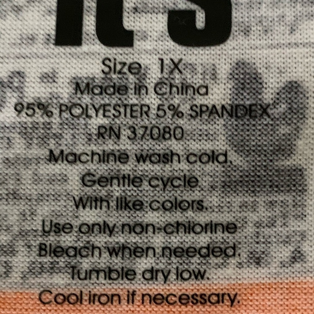 Newspaper Print Top NWOT - Picture 3 of 4
